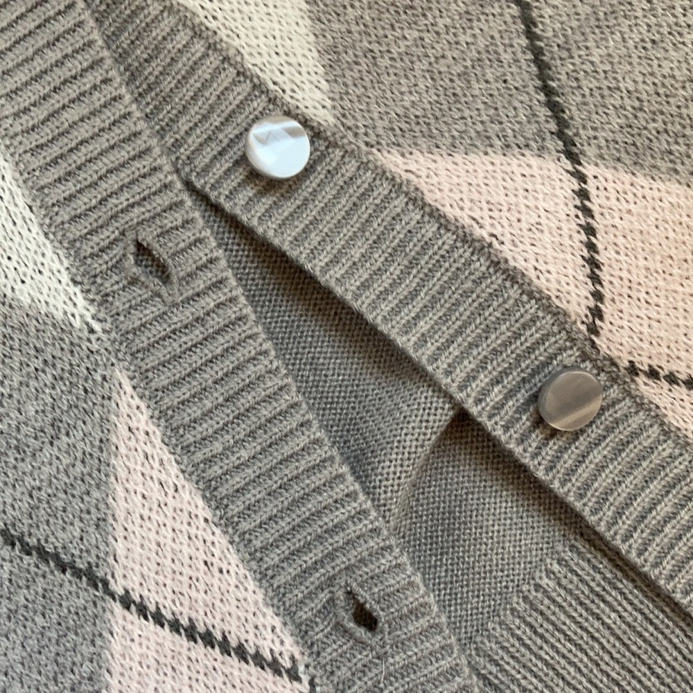 sweater - Picture 6 of 6